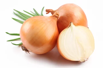 Gordijnen Fresh bulbs of onion on a white background © volff