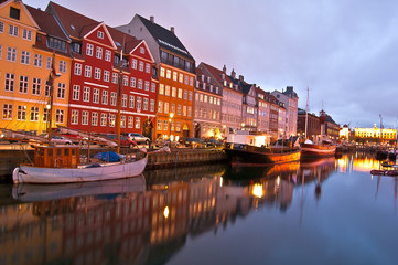 Fototapeta na wymiar Kopenhaga - Nyhavn de nuit