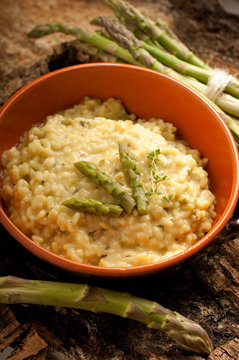 asparagus rice in bowl -riso agli asparagi