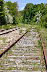 vieille voie ferrée désaffectée