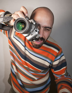 fotografo con macchina fotografica