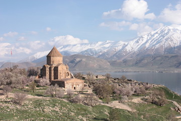 Akdamar Kiliseli (Iglesia de la Santa Cruz )