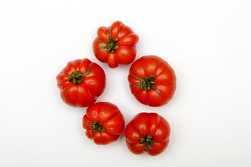 Fünf Tomaten