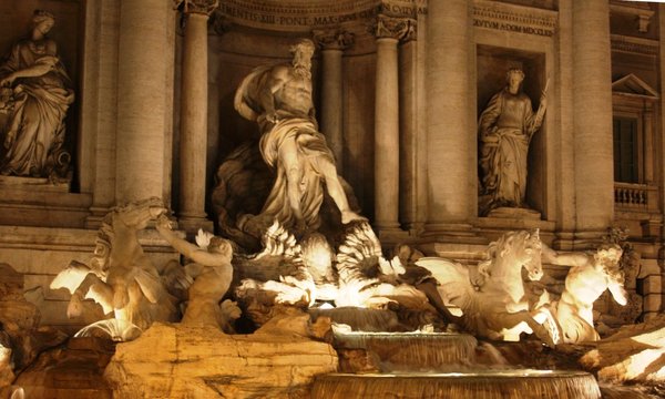 Statues de la fontaine de Trevi