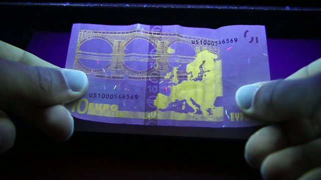 D&eacute;tecteur de faux billet