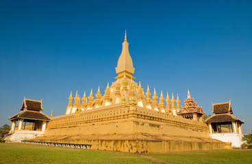 Fototapeta na wymiar Phra That Luang w Vientiane