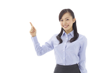 指差す女性