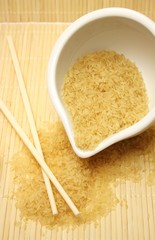 Reiskörner in einer Schale