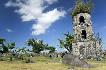 Fototapeta na wymiar cagsawa church ruins mayon volcano