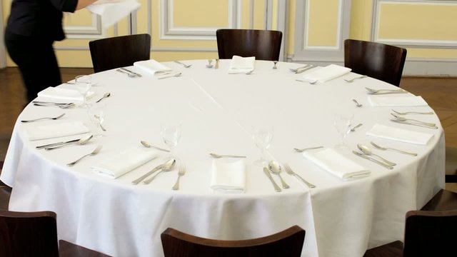 Tisch eindecken