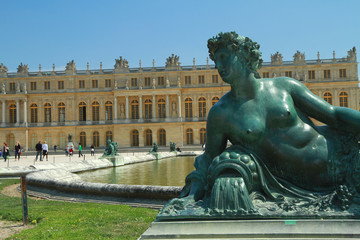 Fototapeta na wymiar statua a Versailles