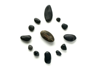 インカの石のお守りと黒い小石