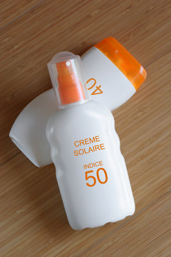 Cr&egrave;me et spray solaire protection bronzage
