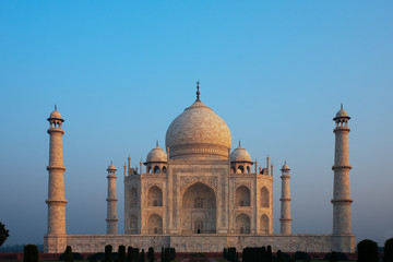 Fototapeta na wymiar Straight Sunrise Empty Taj Mahal