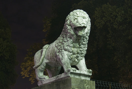Leone sulle mura di Lucca