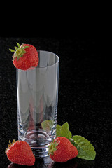 Glas mit Erdbeeren