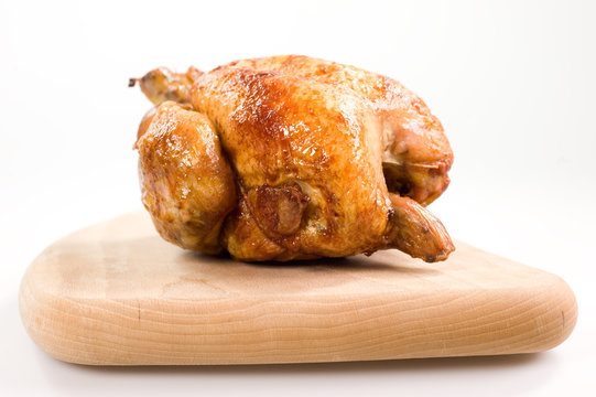 pollo arrosto su tagliere