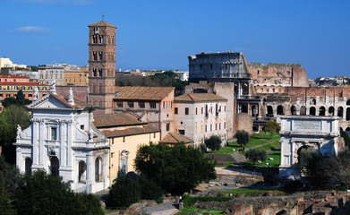 Fototapeta na wymiar Forum Romanum i Koloseum w Rzymie