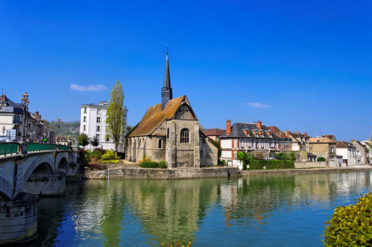 Ville de sens, vue du fleuve