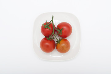 トマトとお皿上から撮影