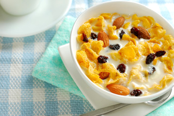 Breakfast cereal with soya bean milk