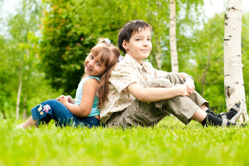 Naklejka na ściany i meble little brother and sister sittin back to back