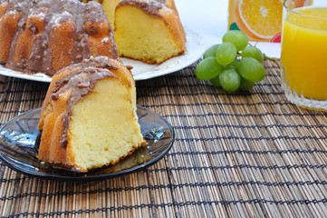 Marble cake on plate with grapes and juice