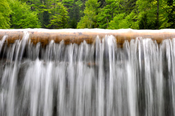 kuenstlicher wasserfall