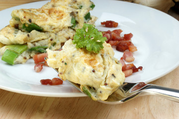 Rührei mit gebratenem Speck
