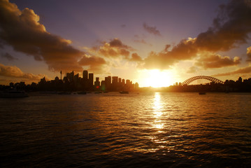 Fototapeta na wymiar Słońce zachodzi na Sydney Harbour