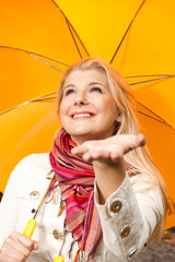 beautiful autumn woman with yellow umbrella - 23033170