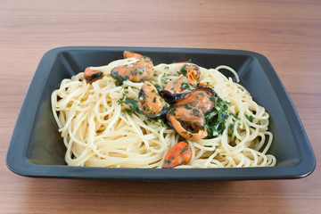 spaghetti cozze e prezzemolo