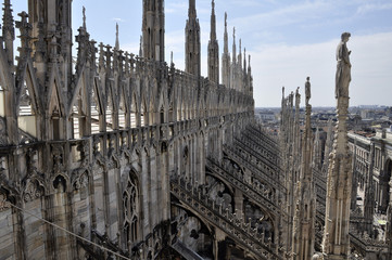 duomo tetto statue arco rampante gotico milano lombardia