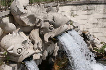 Reggia di Caserta Fontana dei Delfini