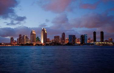 Fototapeta premium Orange clouds reflect light from San Diego Skyline