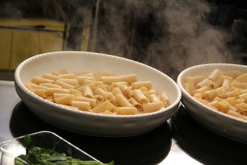 Piatti di pasta fumanti