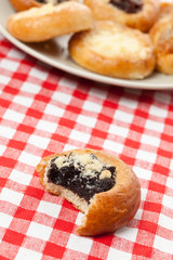 cake on the checkered tablecloth