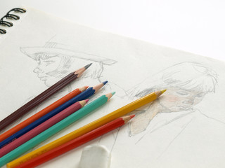 色鉛筆と少女のスケッチ