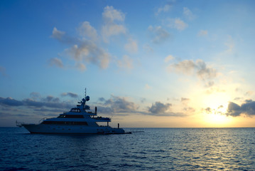 Obraz premium sunrise ship