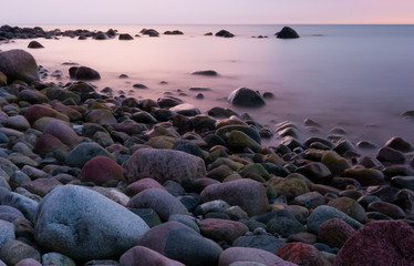 Steinstrand in der D&auml;mmerung