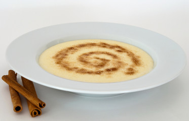 Grießbrei mit Zucker & Zimt