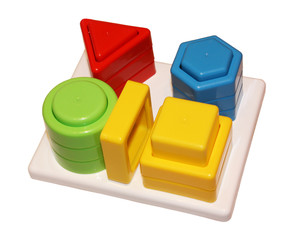 Детская игрушка на белом фоне, позновательная пирамидка