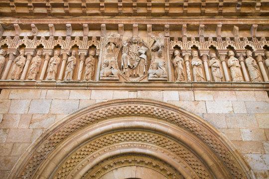 Portico de San Juan Bautista en Moarves