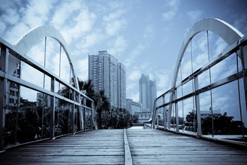the bridge to see the city's landscape