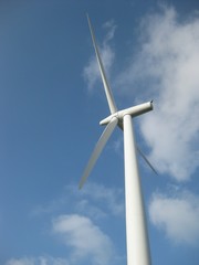 Wind Mill and cloud - Eolienne et Nuage