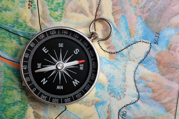 Fototapeta na wymiar kompas na geografii mapie
