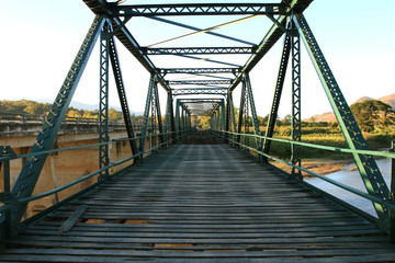 Fototapeta na wymiar Green Iron Bridge