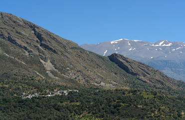 village et Montagnes Blanches de crète