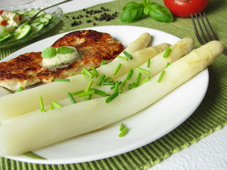 Hähnchenfilet mit Spargel