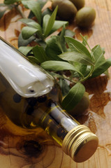 Olio d oliva con bacche di ginepro